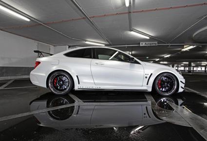 Mercedes-Benz C63 AMG Coupé Black Series محدَّثة من فاث